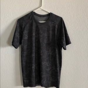 Lululemon t shirt